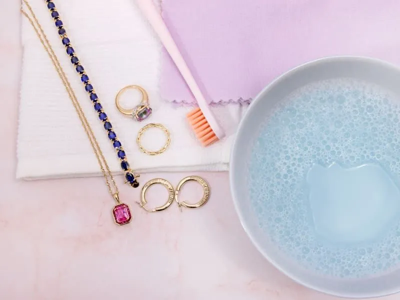 Cách vệ sinh trang sức tại nhà không hư bề mặt | Tiệm vàng Kim Hạnh 1